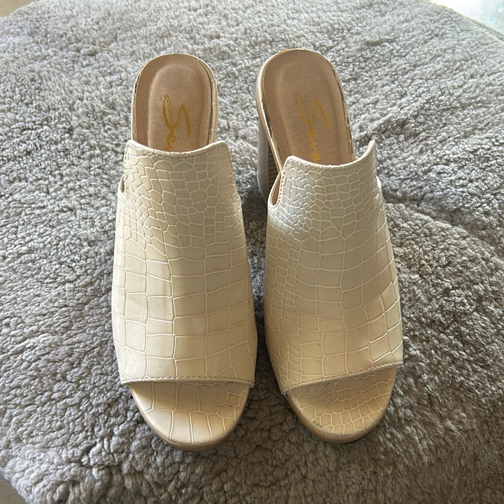 Snakeskin Crema Mules